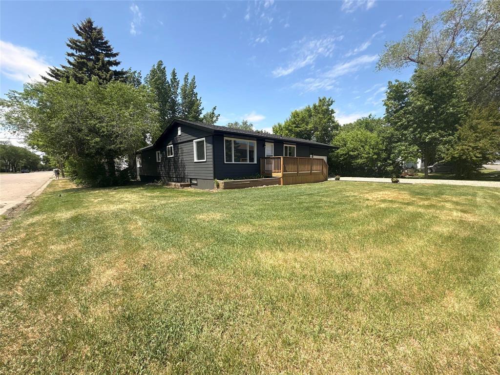 119 Lovett Street, Deloraine, Manitoba  R0M 0M0 - Photo 39 - 202613230