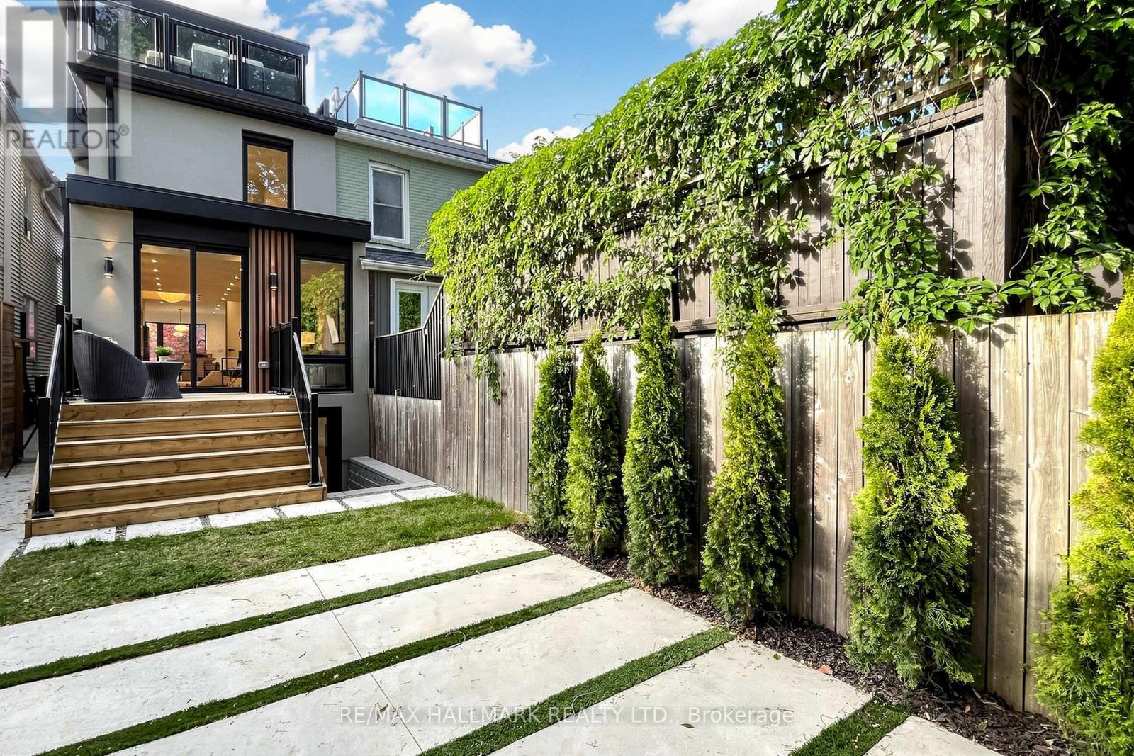 207 Victor Avenue, Toronto, Ontario  M4K 1B3 - Photo 43 - E13423624