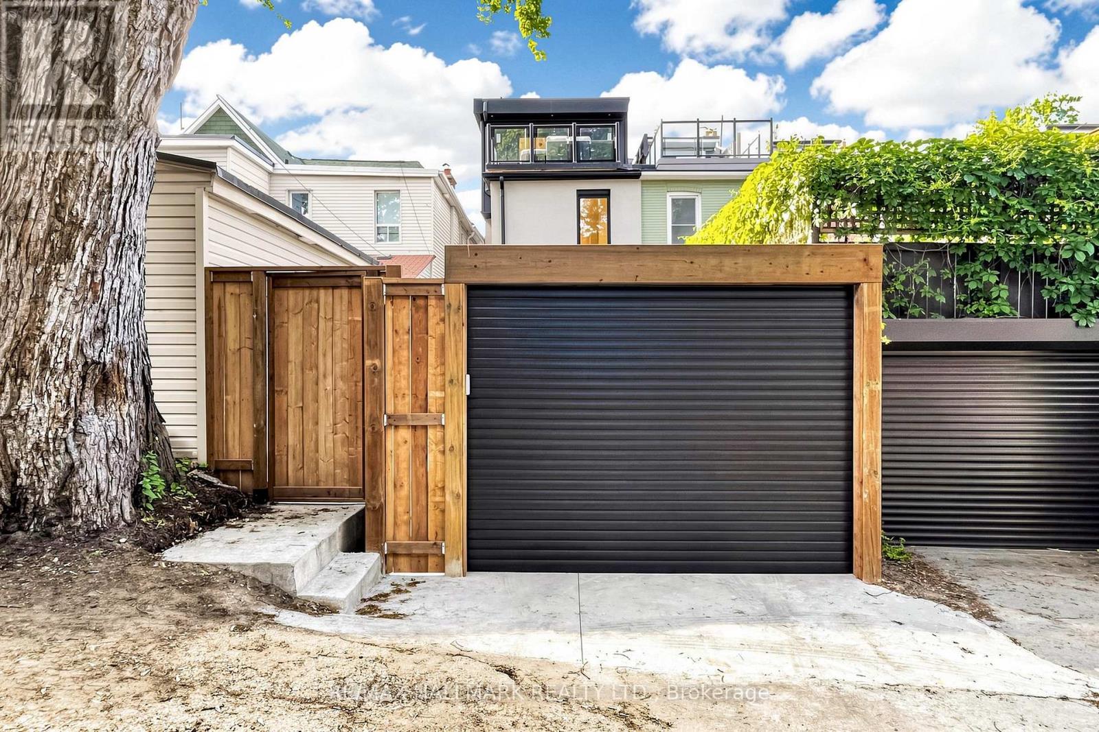 207 Victor Avenue, Toronto, Ontario  M4K 1B3 - Photo 47 - E13423624