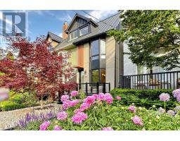 207 VICTOR AVENUE, Toronto, Ontario