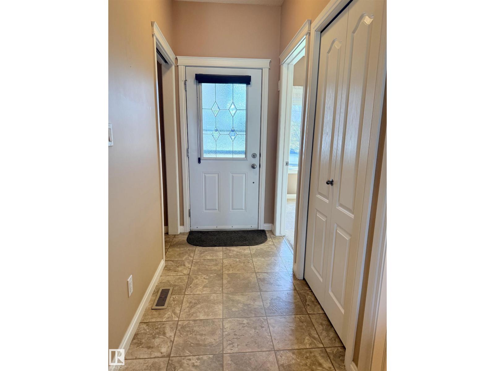 3815 75 St, Camrose, Alberta  T4V 4C1 - Photo 6 - E4492705