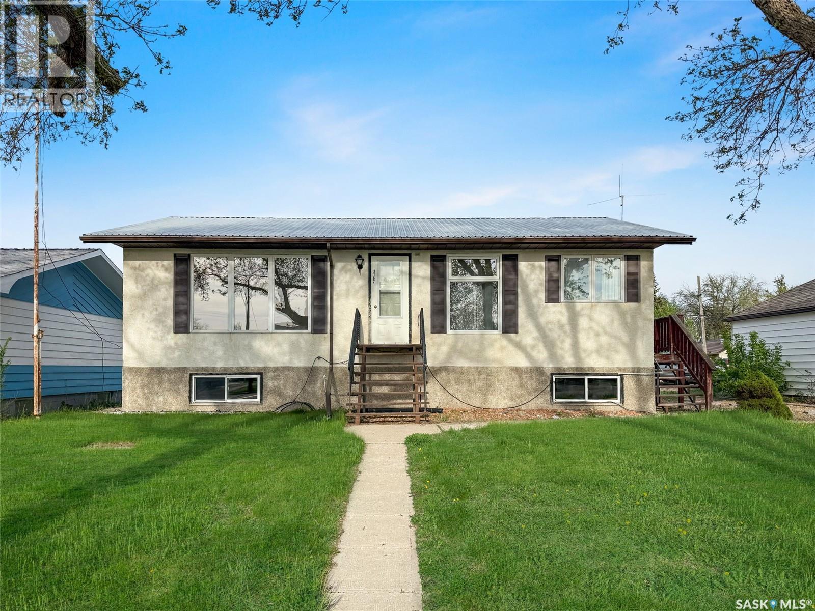 3167 Rutland AVENUE, Gull Lake, Saskatchewan