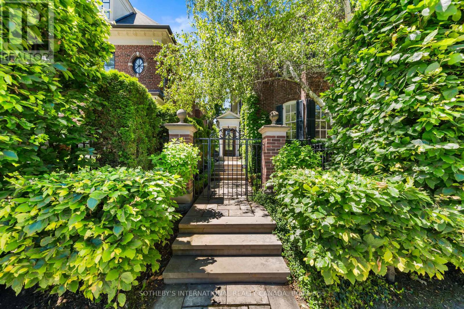 236 Poplar Plains Road, Toronto, Ontario  M4V 2N7 - Photo 2 - C13422222