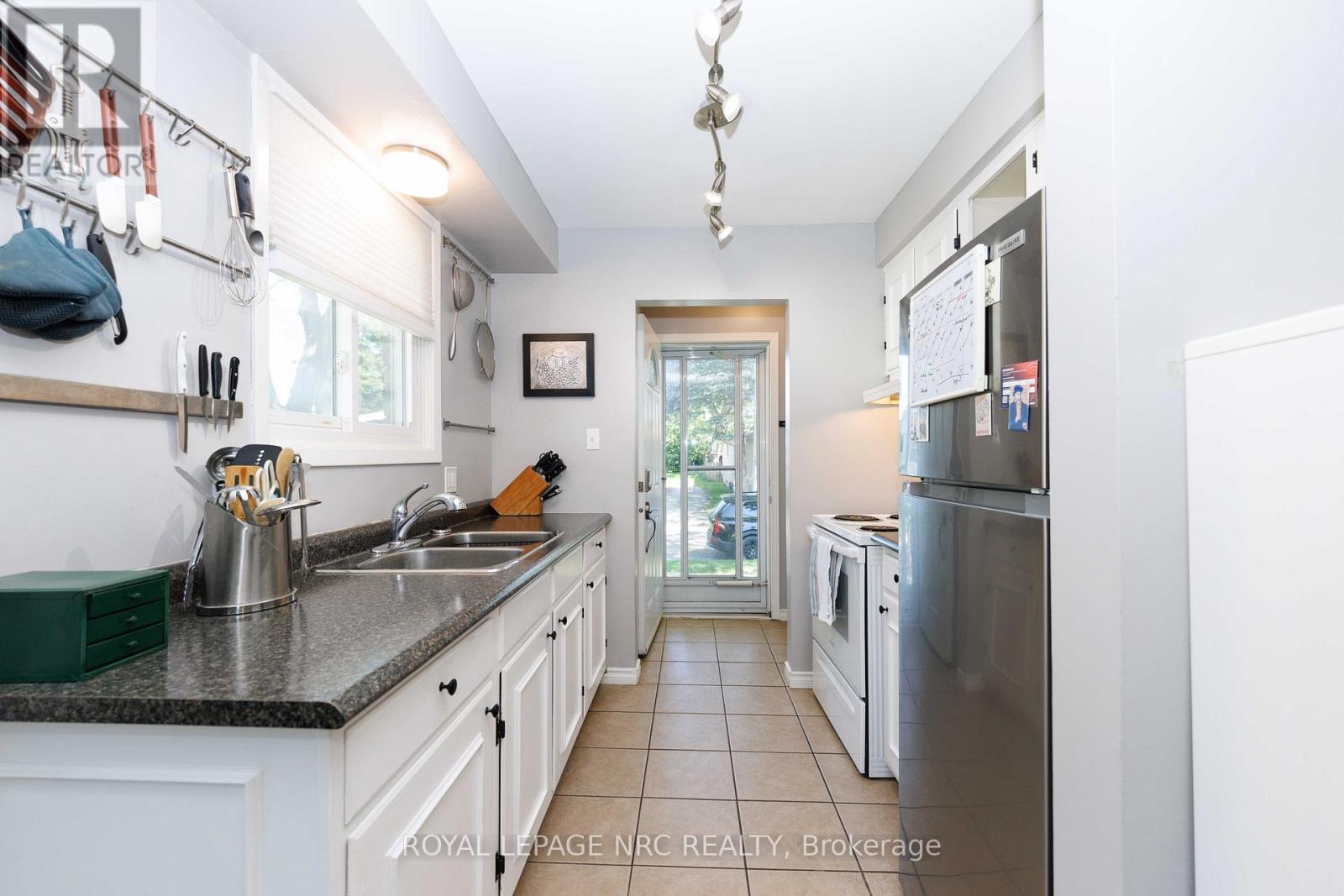 6128 Strohan Street, Niagara Falls, Ontario  L2J 3J4 - Photo 14 - X13423656