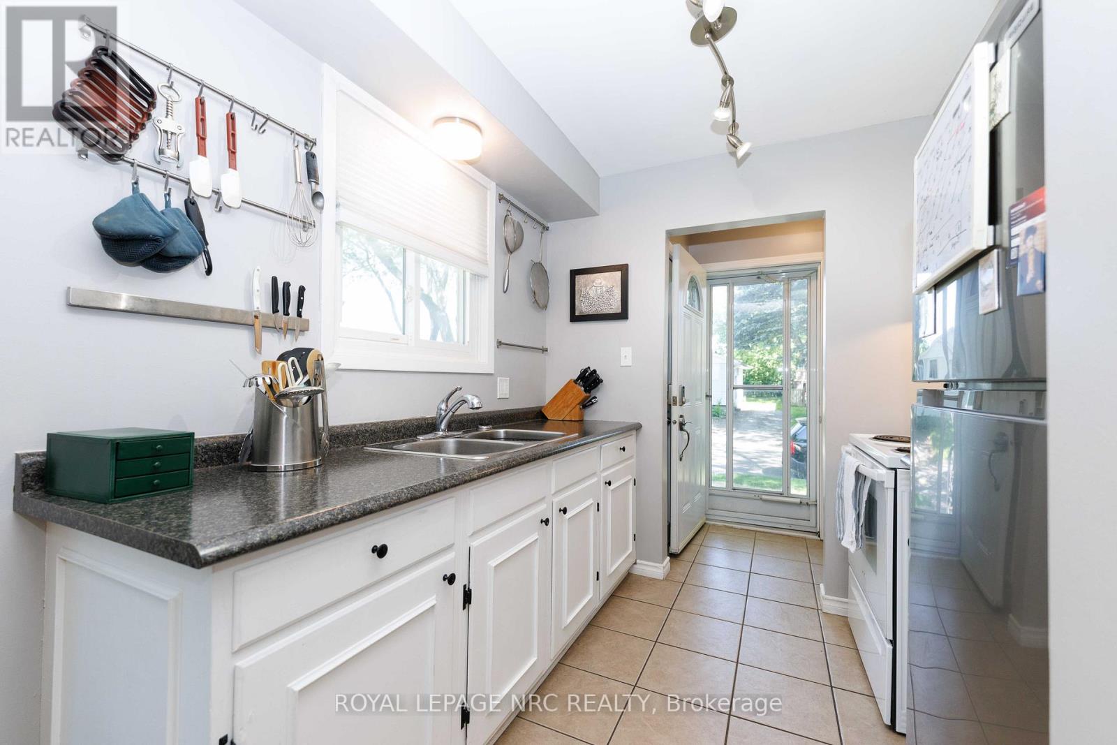 6128 Strohan Street, Niagara Falls, Ontario  L2J 3J4 - Photo 15 - X13423656