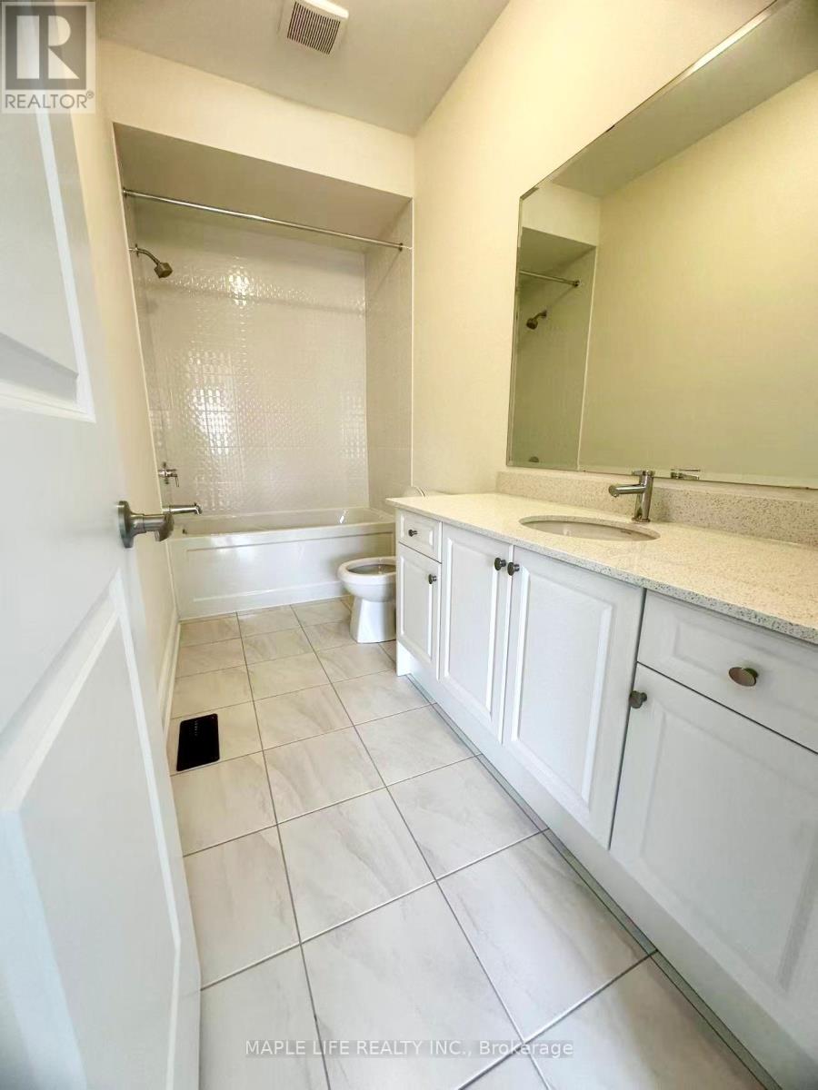 162 Rowe Street, Bradford West Gwillimbury, Ontario  L3Z 4N2 - Photo 9 - N13423672