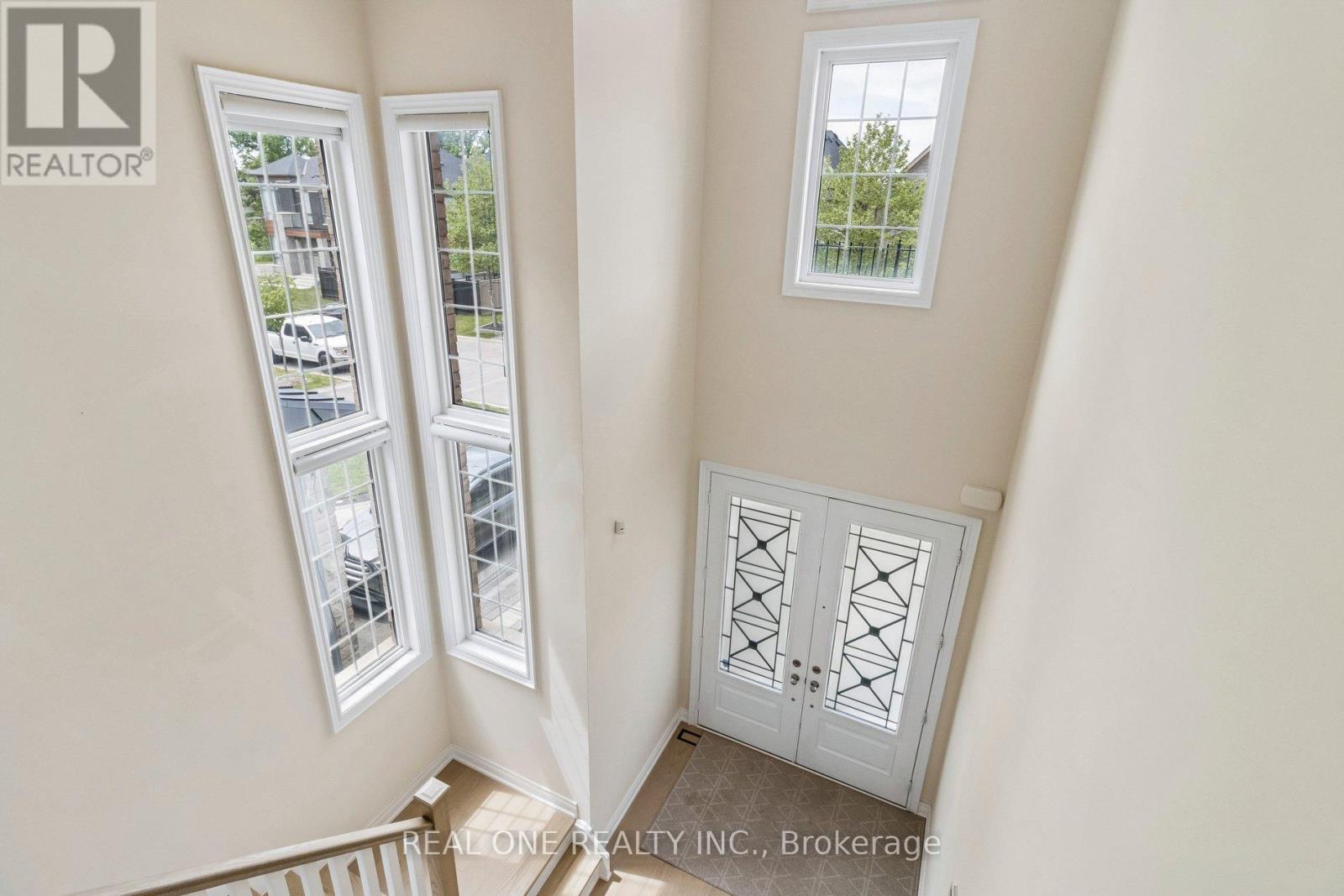 19 Rivoli Drive, Vaughan, Ontario  L4H 3X2 - Photo 5 - N13423684