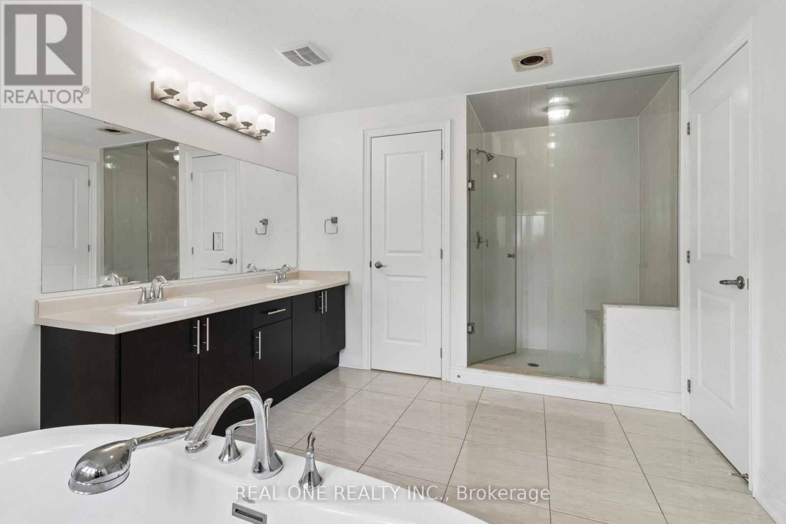 19 Rivoli Drive, Vaughan, Ontario  L4H 3X2 - Photo 46 - N13423684