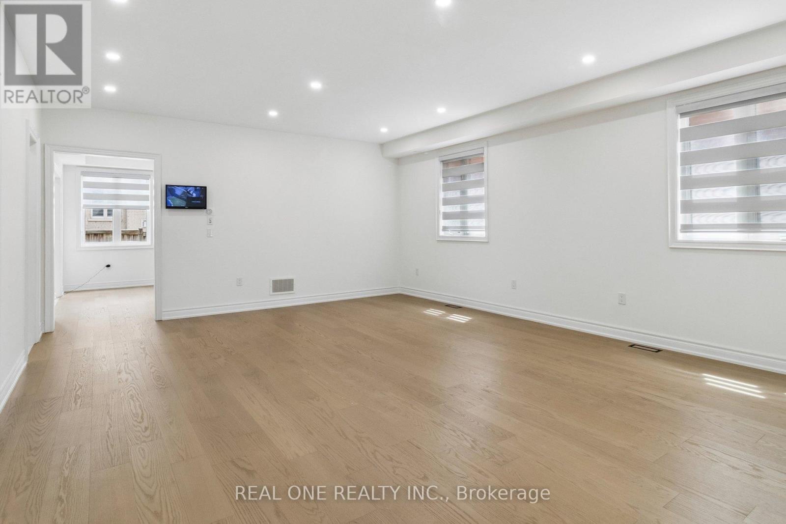 19 Rivoli Drive, Vaughan, Ontario  L4H 3X2 - Photo 8 - N13423684