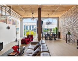 404 - 993 QUEEN STREET W, Toronto, Ontario