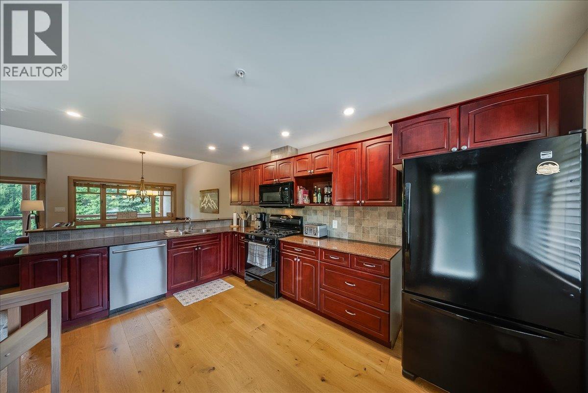 1003 Mountain View Road Unit# D, Rossland, British Columbia  V0G 1Y0 - Photo 3 - 10390682