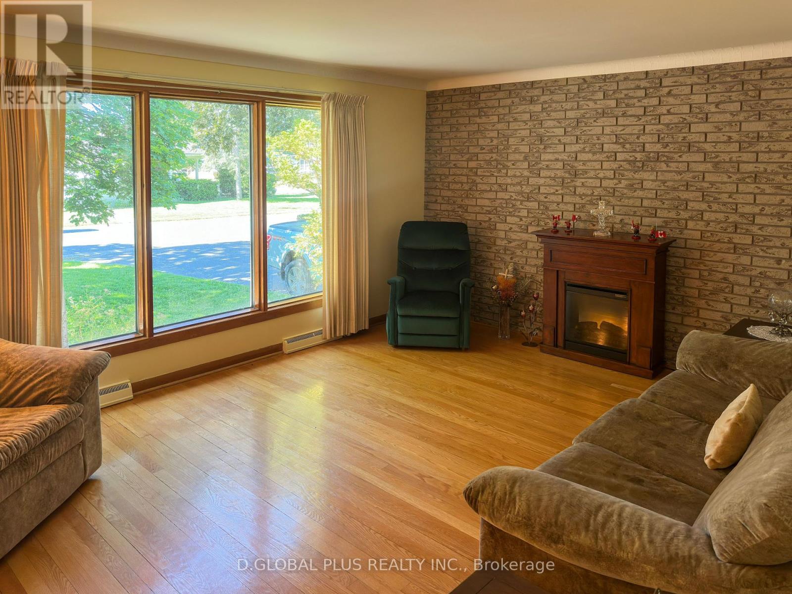 438 Beach Avenue, Cornwall, Ontario  K6H 5P1 - Photo 3 - X12822678