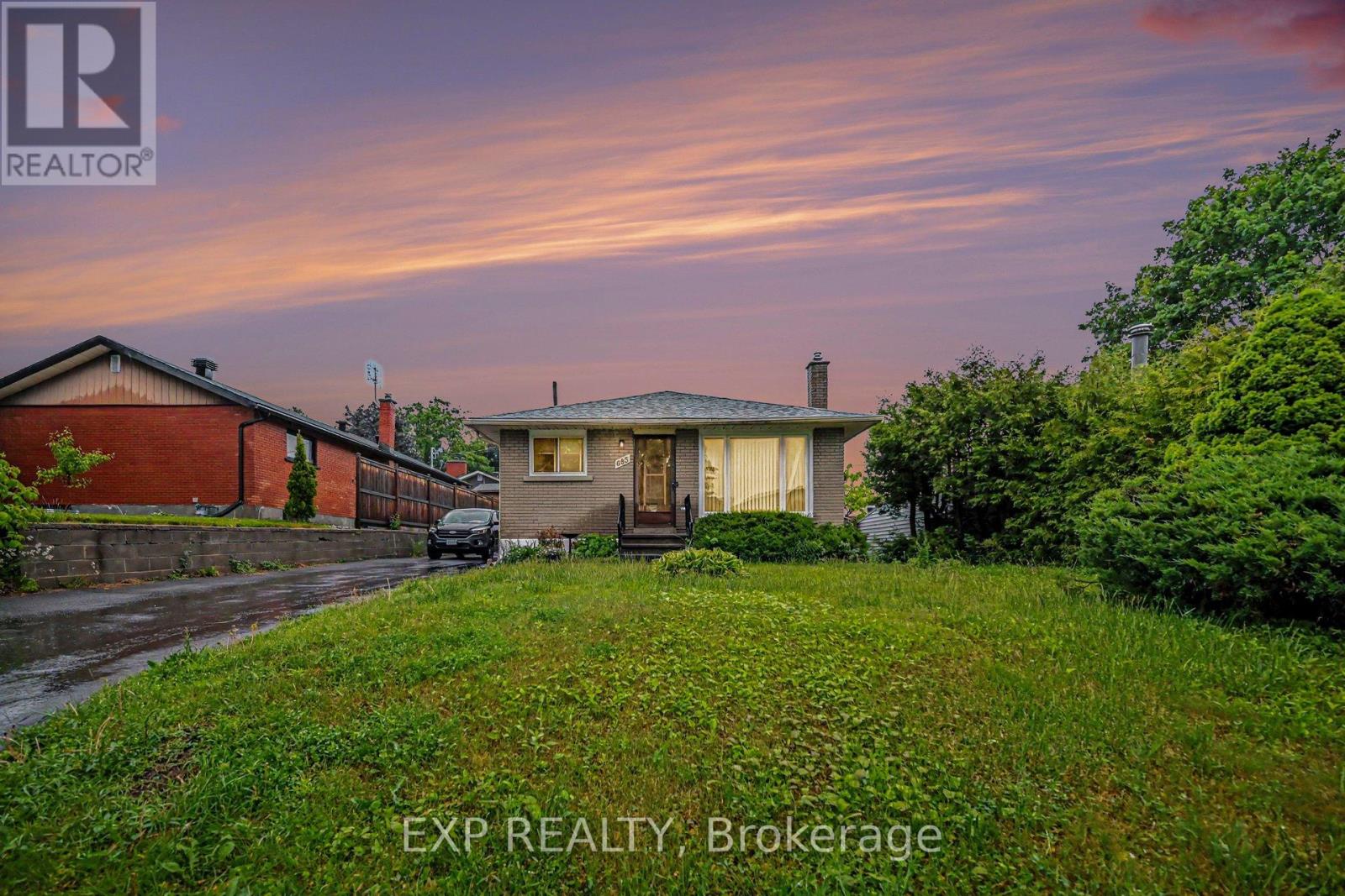 685 CRYSTAL STREET, Ottawa, Ontario