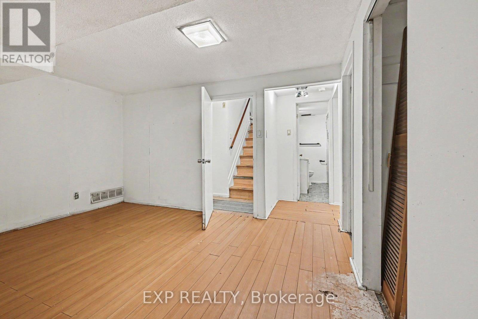 685 Crystal Street, Ottawa, Ontario  K1K 2G1 - Photo 13 - X13423838