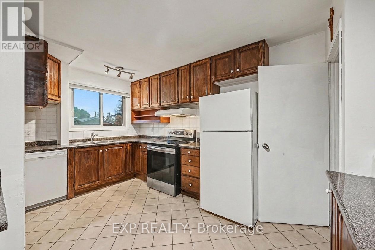 685 Crystal Street, Ottawa, Ontario  K1K 2G1 - Photo 7 - X13423838