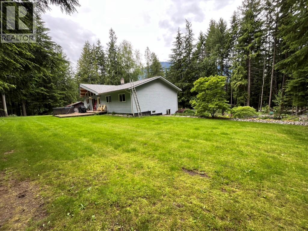8254 Procter East Road, Procter, British Columbia V1L 0B6 - Photo 21 - 10390125