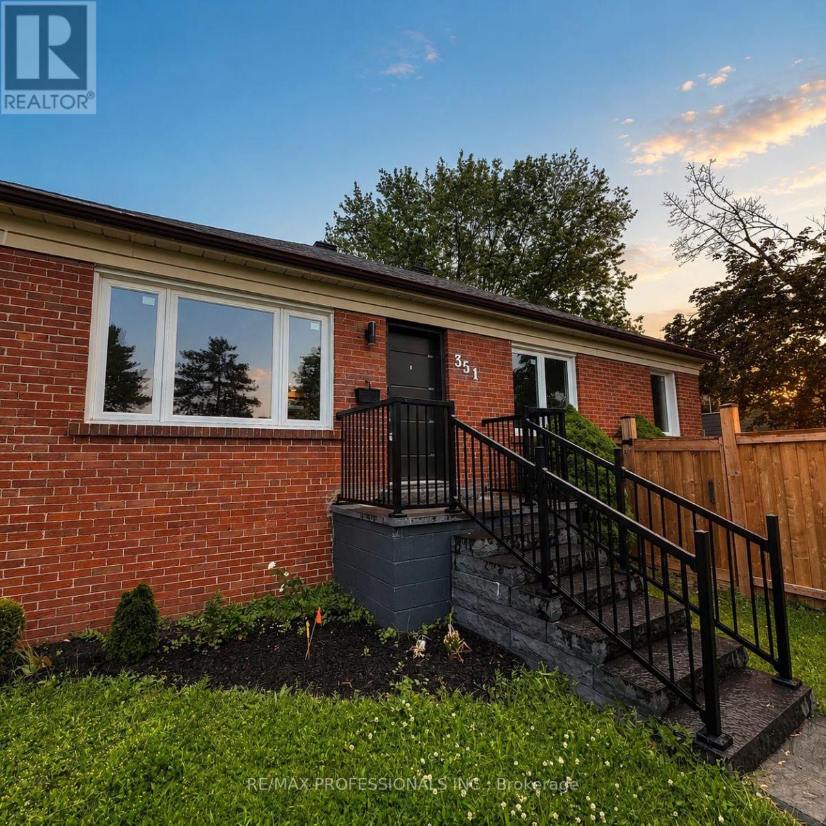 351 MAURICE DRIVE, Oakville, Ontario