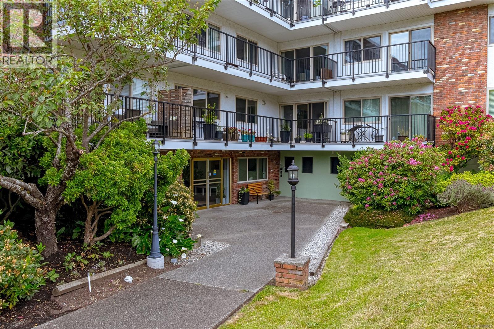 110 1680 Poplar Ave, Saanich, British Columbia V8P 4K7 - Photo 4 - 1039652