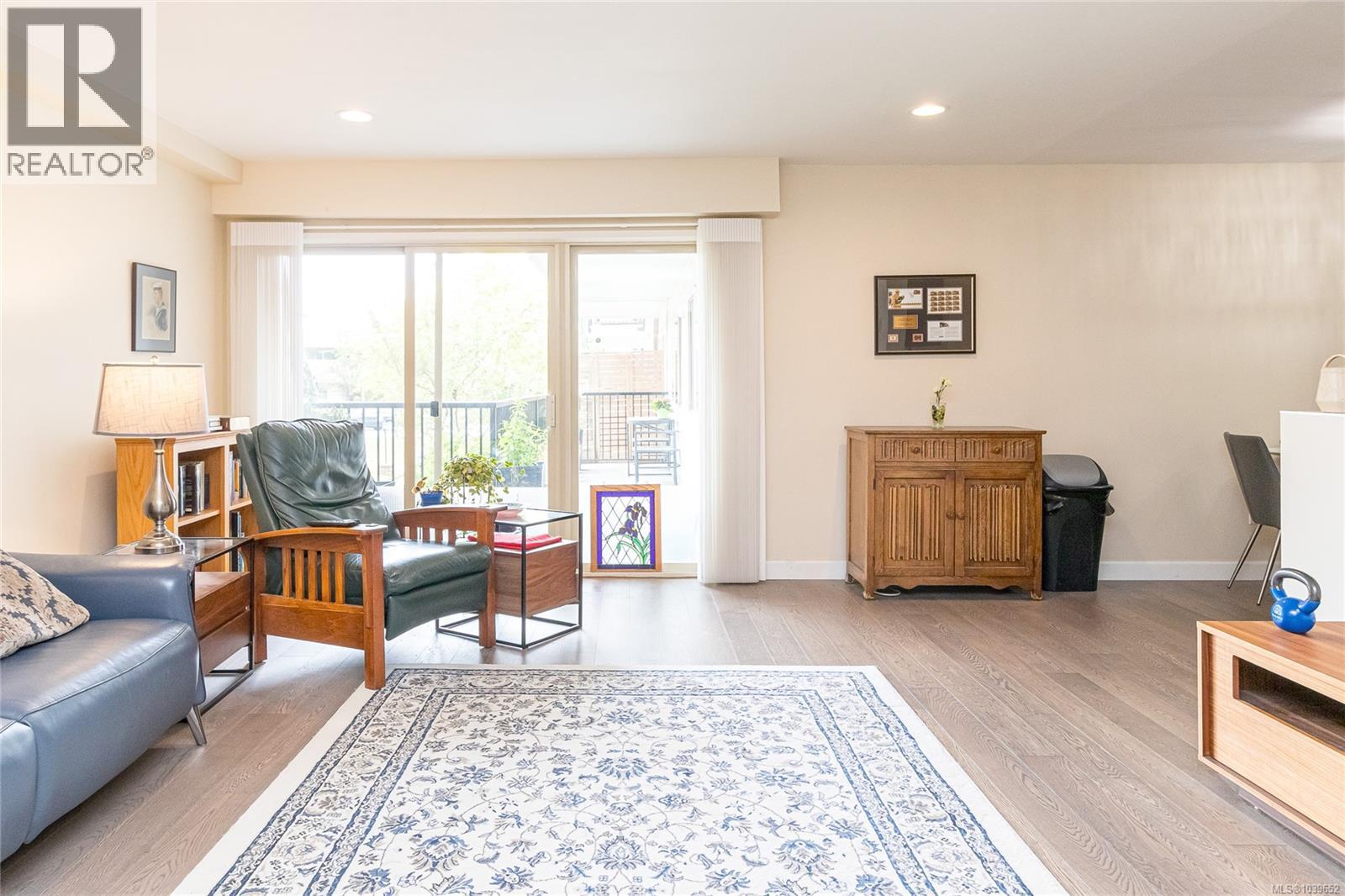 110 1680 Poplar Ave, Saanich, British Columbia V8P 4K7 - Photo 11 - 1039652