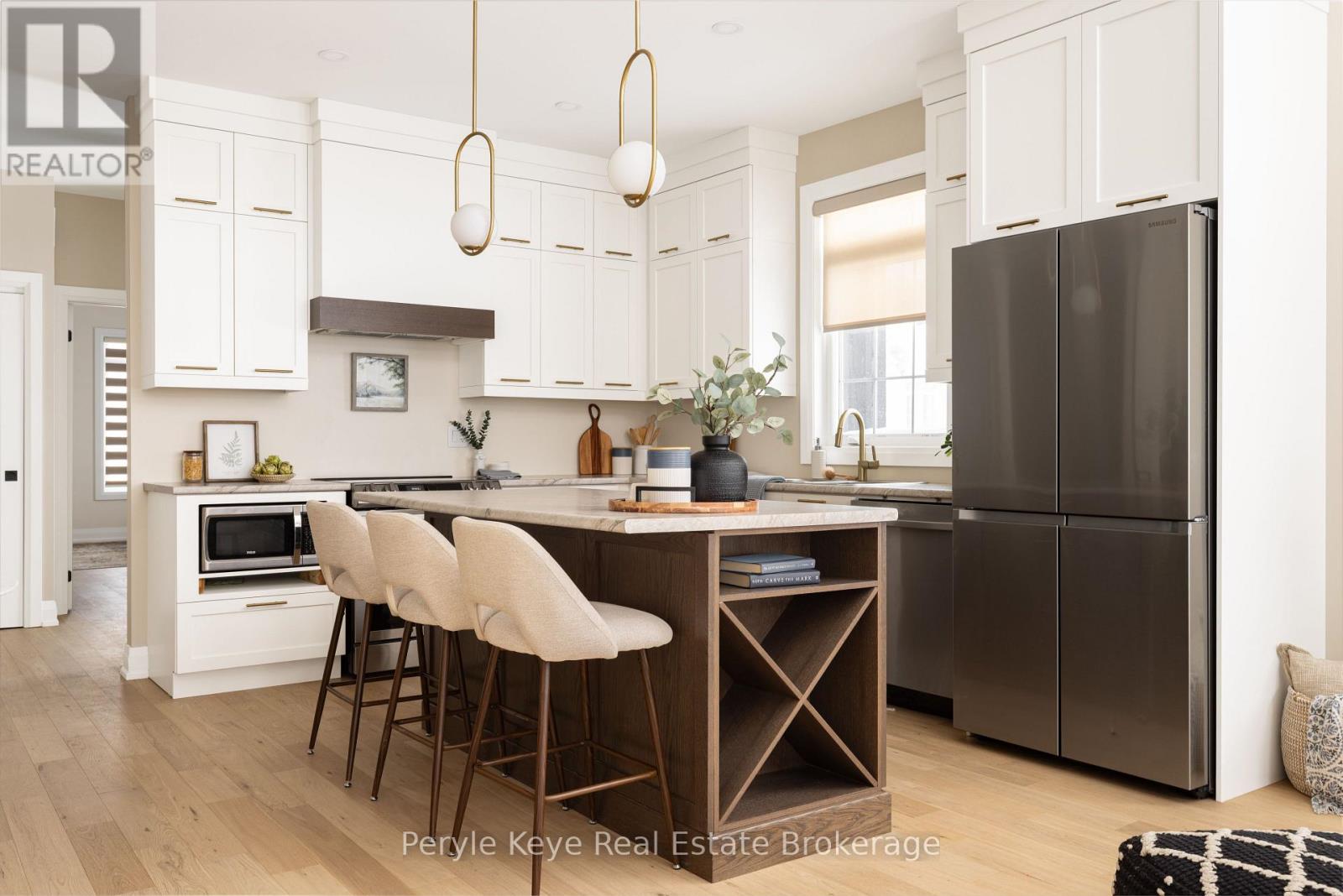 2 LEEDS COURT, Bracebridge, Ontario