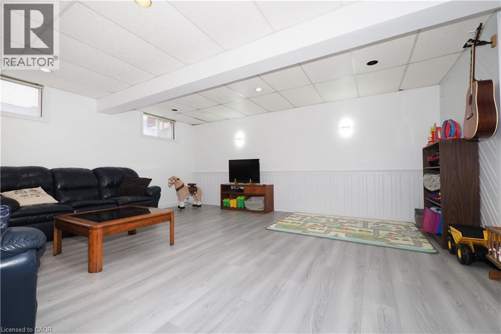 17 Ristau Crescent, Kitchener, Ontario  N2E 3A7 - Photo 32 - 40838230