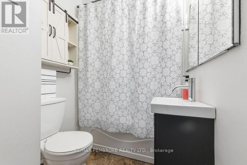 615 Lorne Street, Laurentian Valley, Ontario K8A 6T3 - Photo 16 - X13424002
