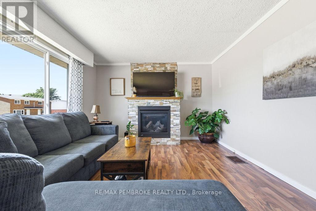 615 Lorne Street, Laurentian Valley, Ontario K8A 6T3 - Photo 20 - X13424002