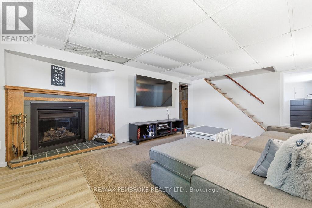 615 Lorne Street, Laurentian Valley, Ontario K8A 6T3 - Photo 28 - X13424002