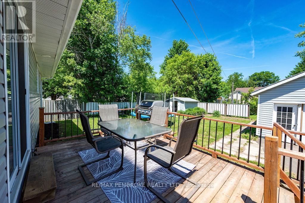 615 Lorne Street, Laurentian Valley, Ontario K8A 6T3 - Photo 4 - X13424002