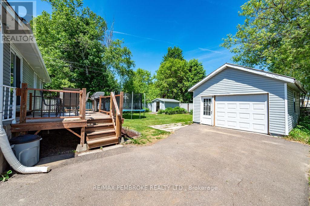 615 Lorne Street, Laurentian Valley, Ontario K8A 6T3 - Photo 5 - X13424002
