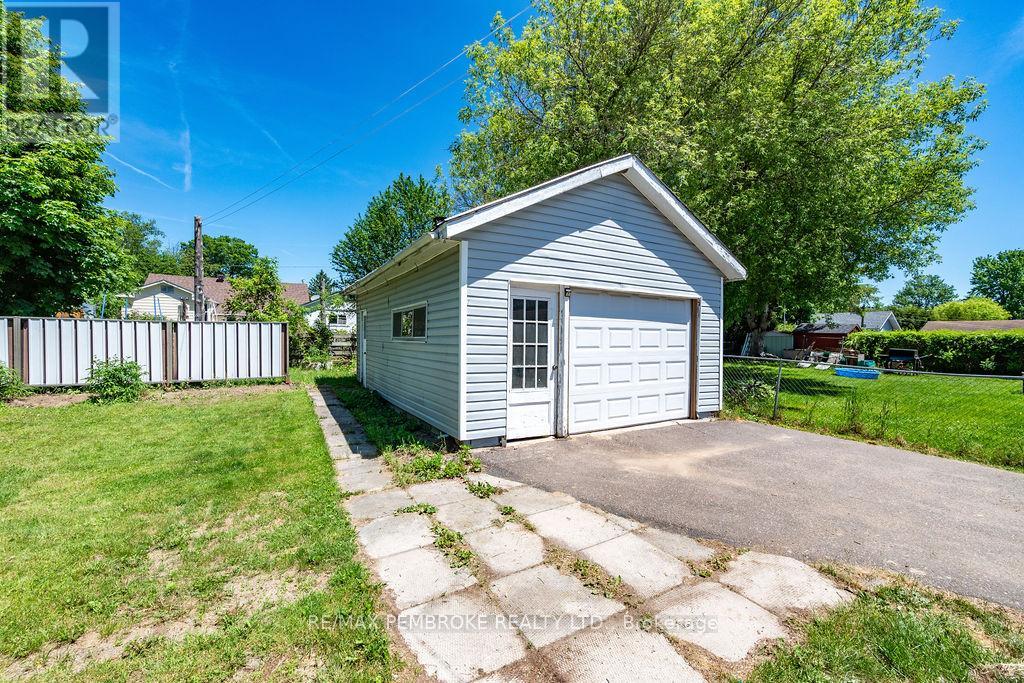 615 Lorne Street, Laurentian Valley, Ontario K8A 6T3 - Photo 6 - X13424002
