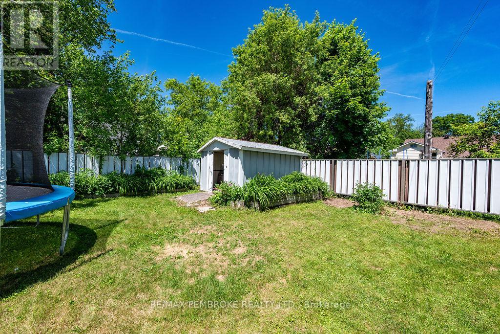 615 Lorne Street, Laurentian Valley, Ontario K8A 6T3 - Photo 7 - X13424002