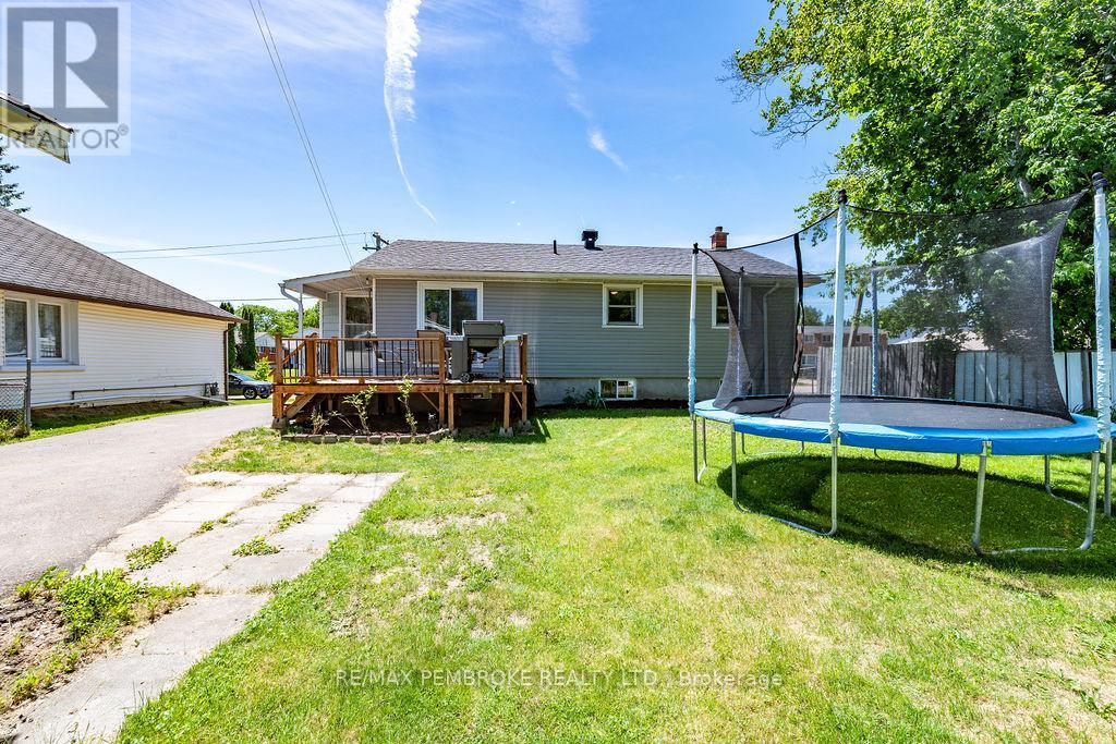 615 Lorne Street, Laurentian Valley, Ontario K8A 6T3 - Photo 8 - X13424002
