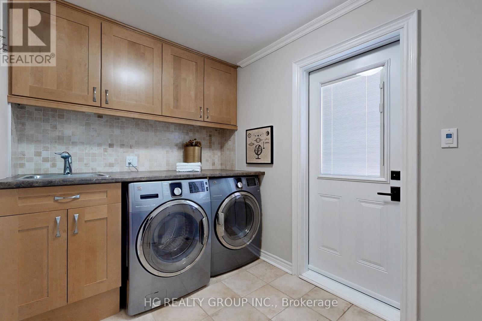883 Darwin Drive, Pickering, Ontario L1X 2P8 - Photo 16 - E13423886