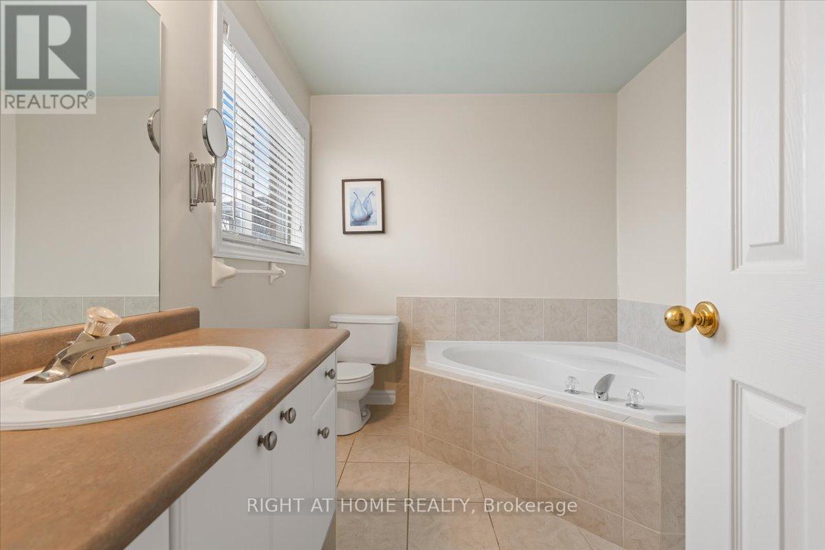 7 Michael Crescent, Barrie, Ontario  L4M 6Y9 - Photo 11 - S13423992