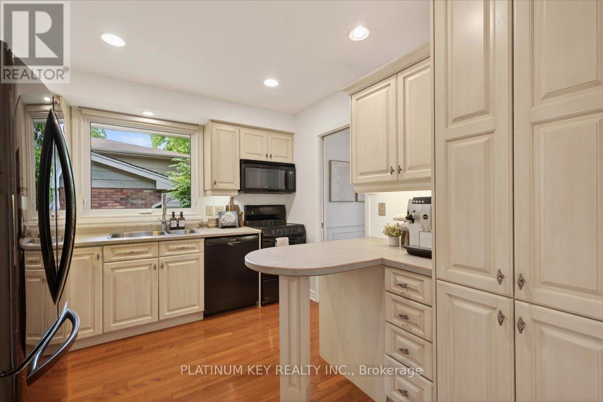 176 Dearborn Avenue, London South, Ontario  N6K 2W7 - Photo 12 - X13424056