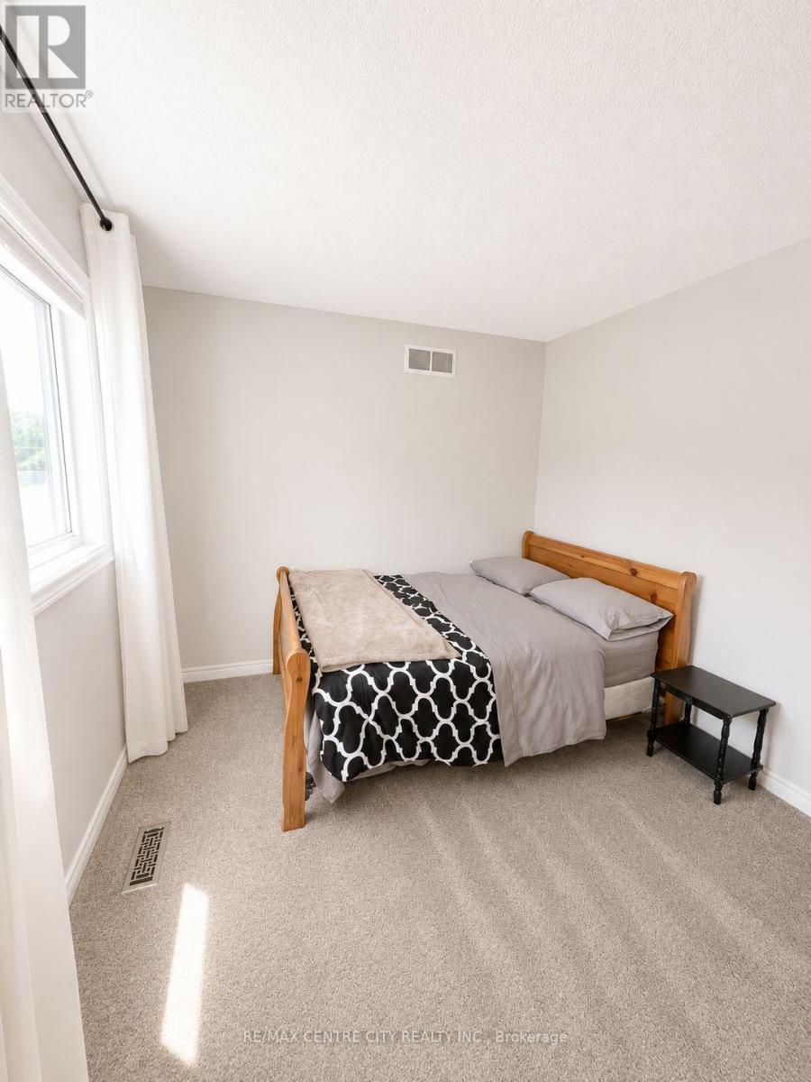 2 Stoneycreek Crescent, London North (North C), Ontario  N5X 3X4 - Photo 20 - X13424086