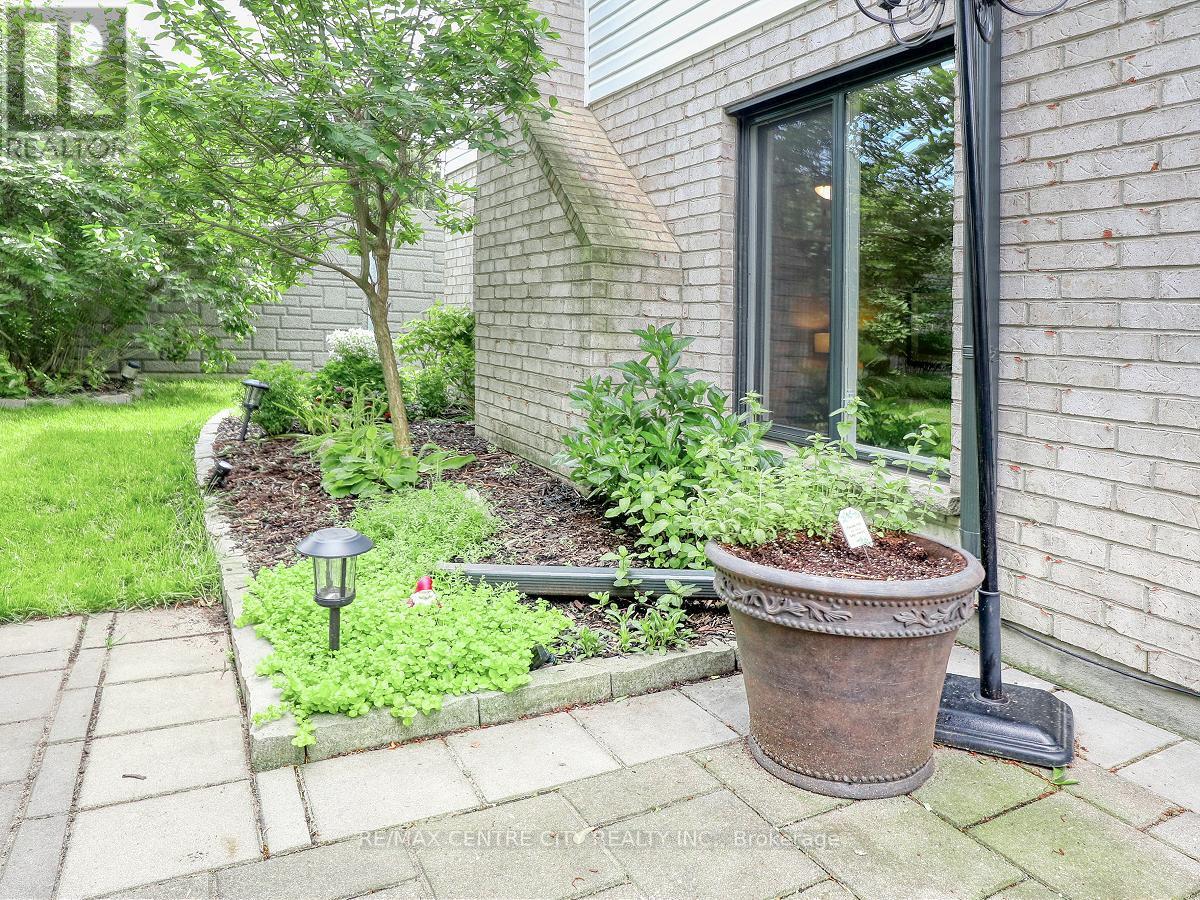 2 Stoneycreek Crescent, London North (North C), Ontario  N5X 3X4 - Photo 37 - X13424086