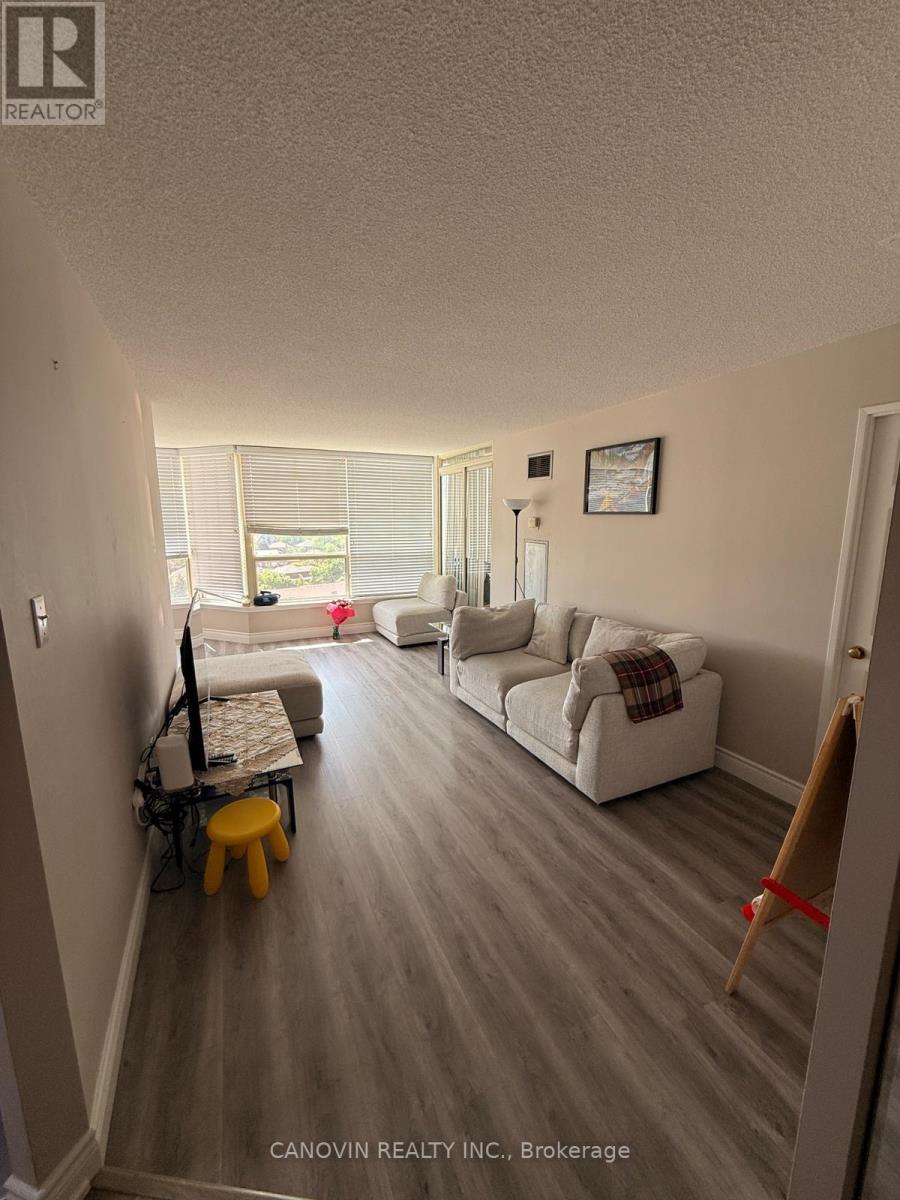 1401 - 55 Elm Drive W, Mississauga, Ontario  L5B 3Z3 - Photo 3 - W13424114