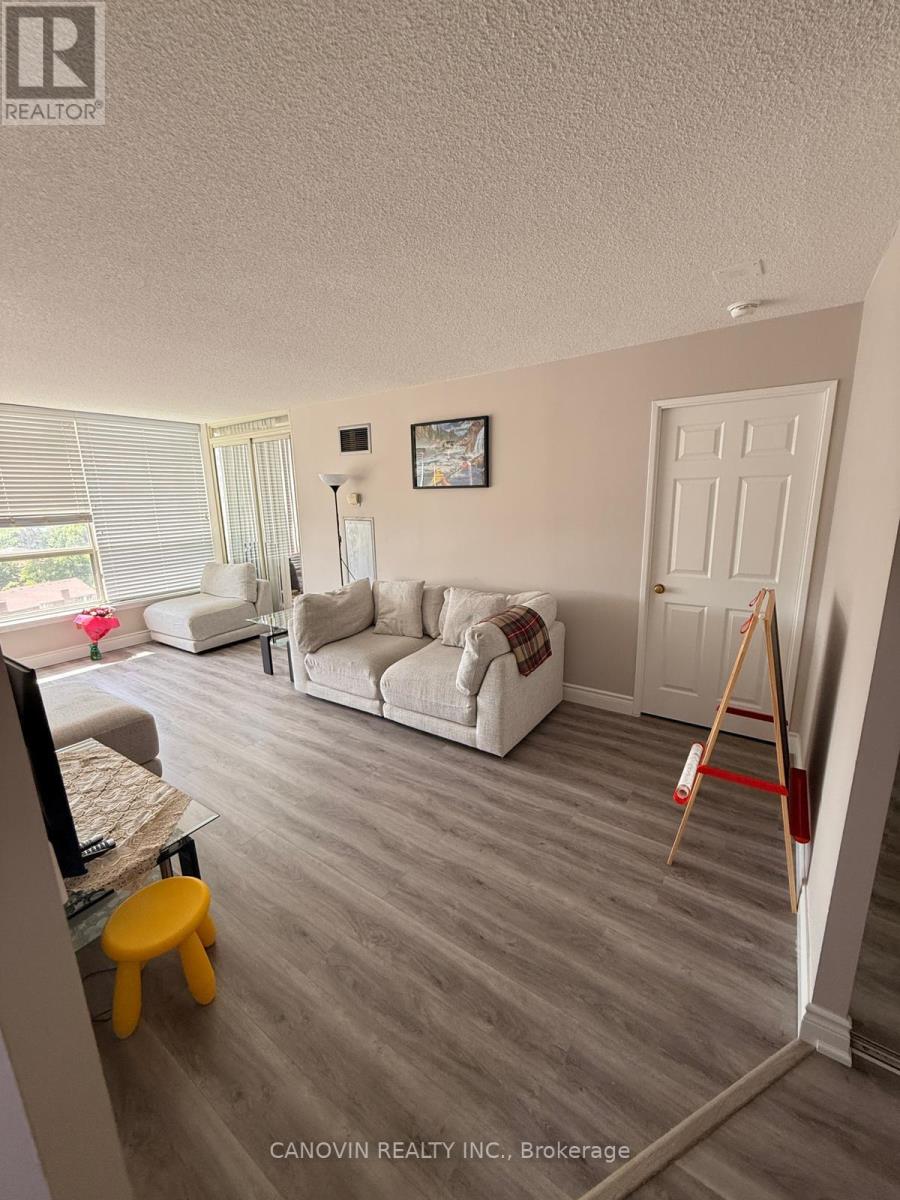 1401 - 55 Elm Drive W, Mississauga, Ontario  L5B 3Z3 - Photo 4 - W13424114