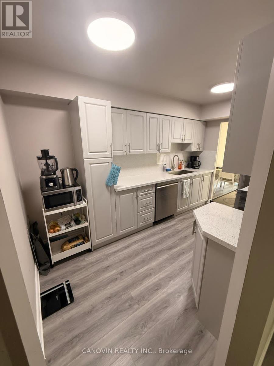 1401 - 55 Elm Drive W, Mississauga, Ontario  L5B 3Z3 - Photo 8 - W13424114
