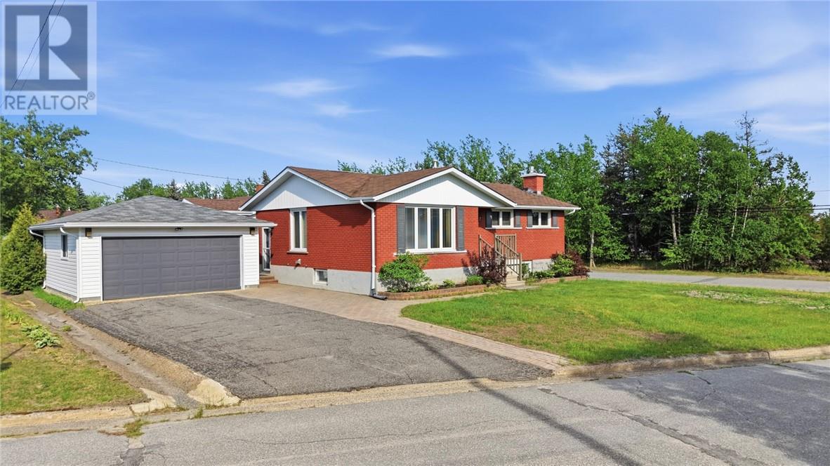 15 Macmillan, Falconbridge, Ontario  P0M 1S0 - Photo 2 - 2128388