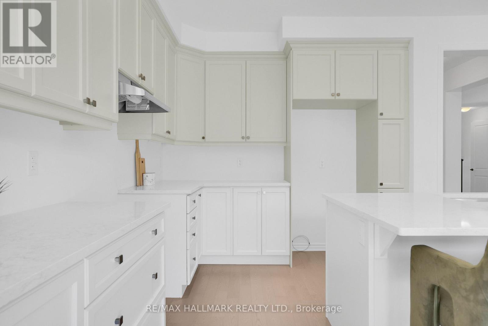 633 Mika Street, Innisfil, Ontario  L9S 0R9 - Photo 15 - N13423290