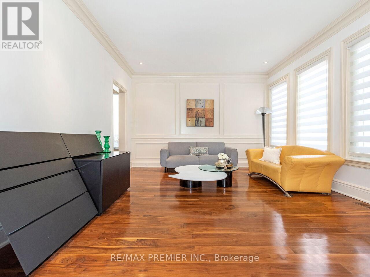 35 Yorkdale Crescent, Toronto, Ontario  M9M 1C2 - Photo 10 - W12796698