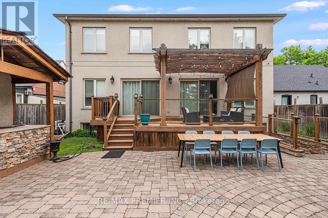 35 Yorkdale Crescent, Toronto, Ontario  M9M 1C2 - Photo 46 - W12796698