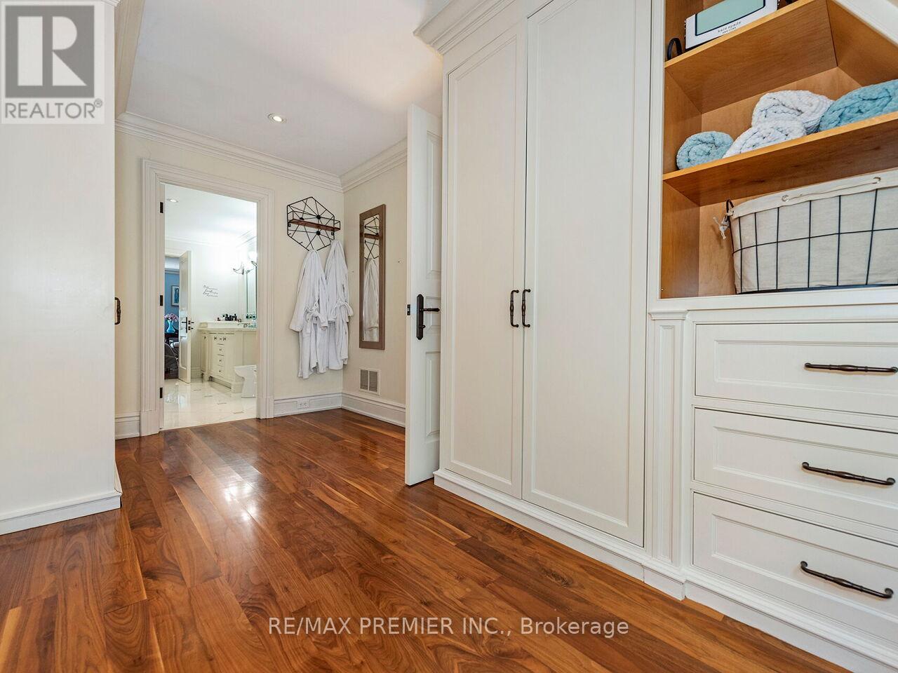 35 Yorkdale Crescent, Toronto, Ontario  M9M 1C2 - Photo 27 - W12796698