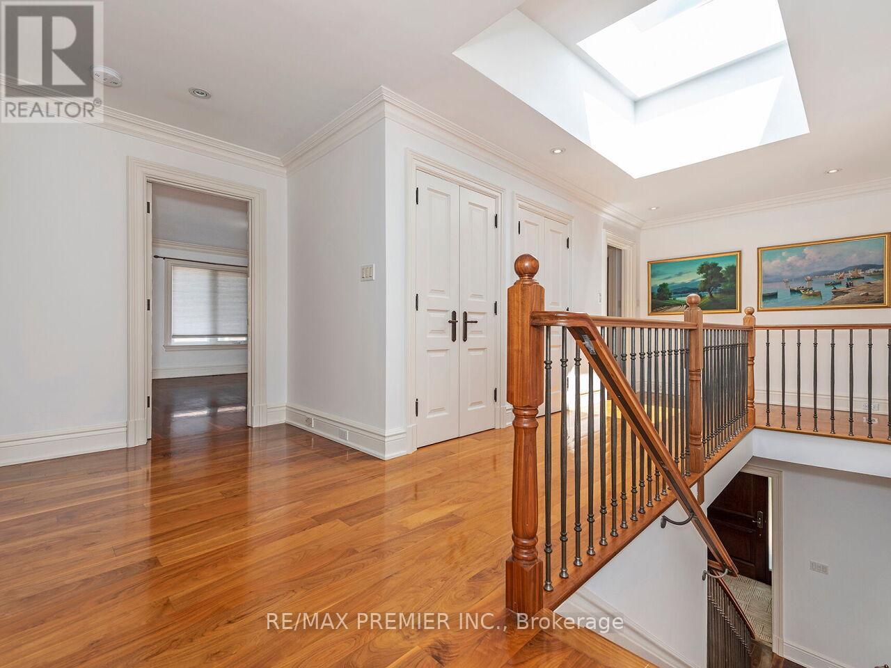 35 Yorkdale Crescent, Toronto, Ontario  M9M 1C2 - Photo 23 - W12796698