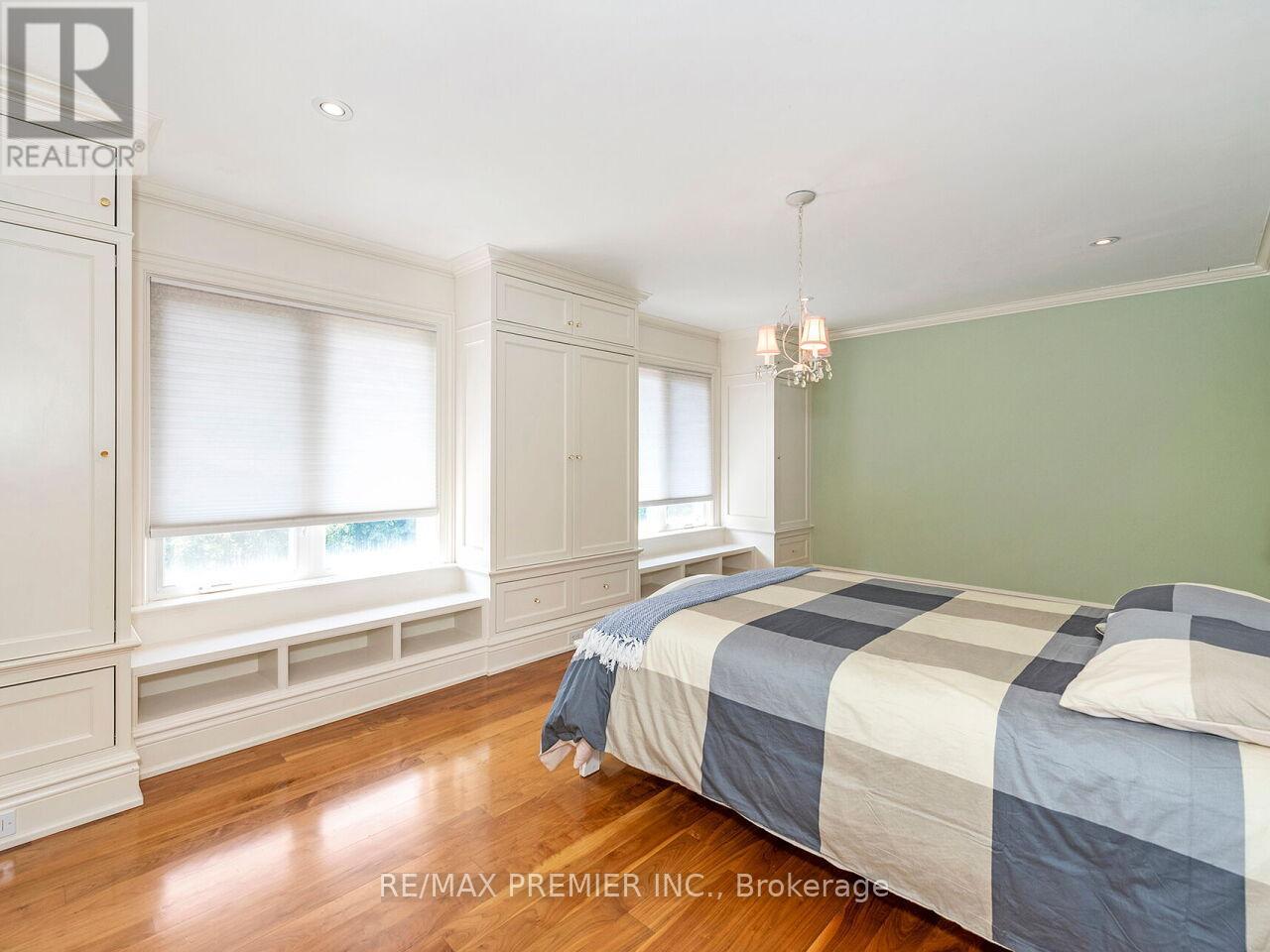 35 Yorkdale Crescent, Toronto, Ontario  M9M 1C2 - Photo 34 - W12796698