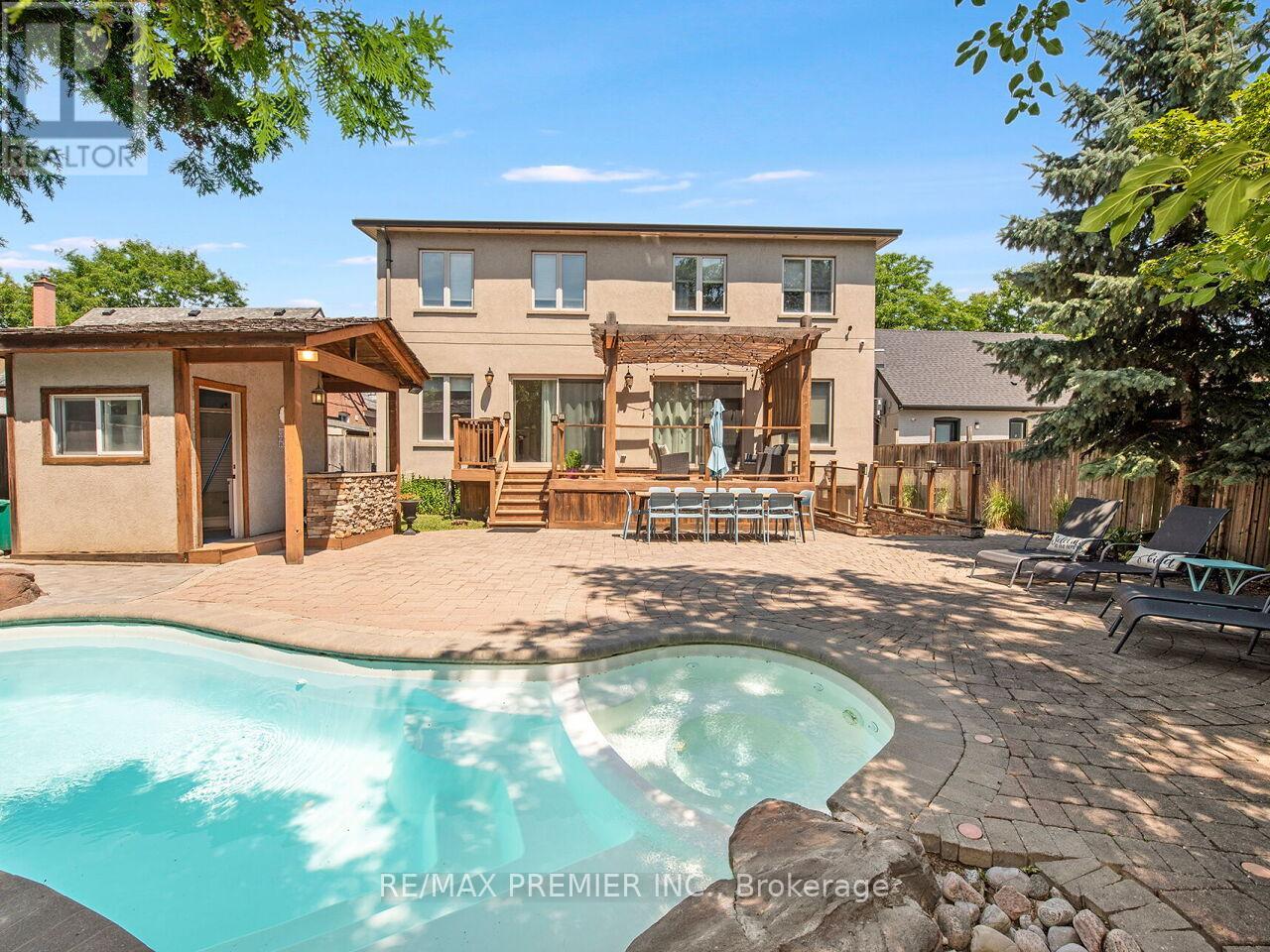 35 Yorkdale Crescent, Toronto, Ontario  M9M 1C2 - Photo 41 - W12796698