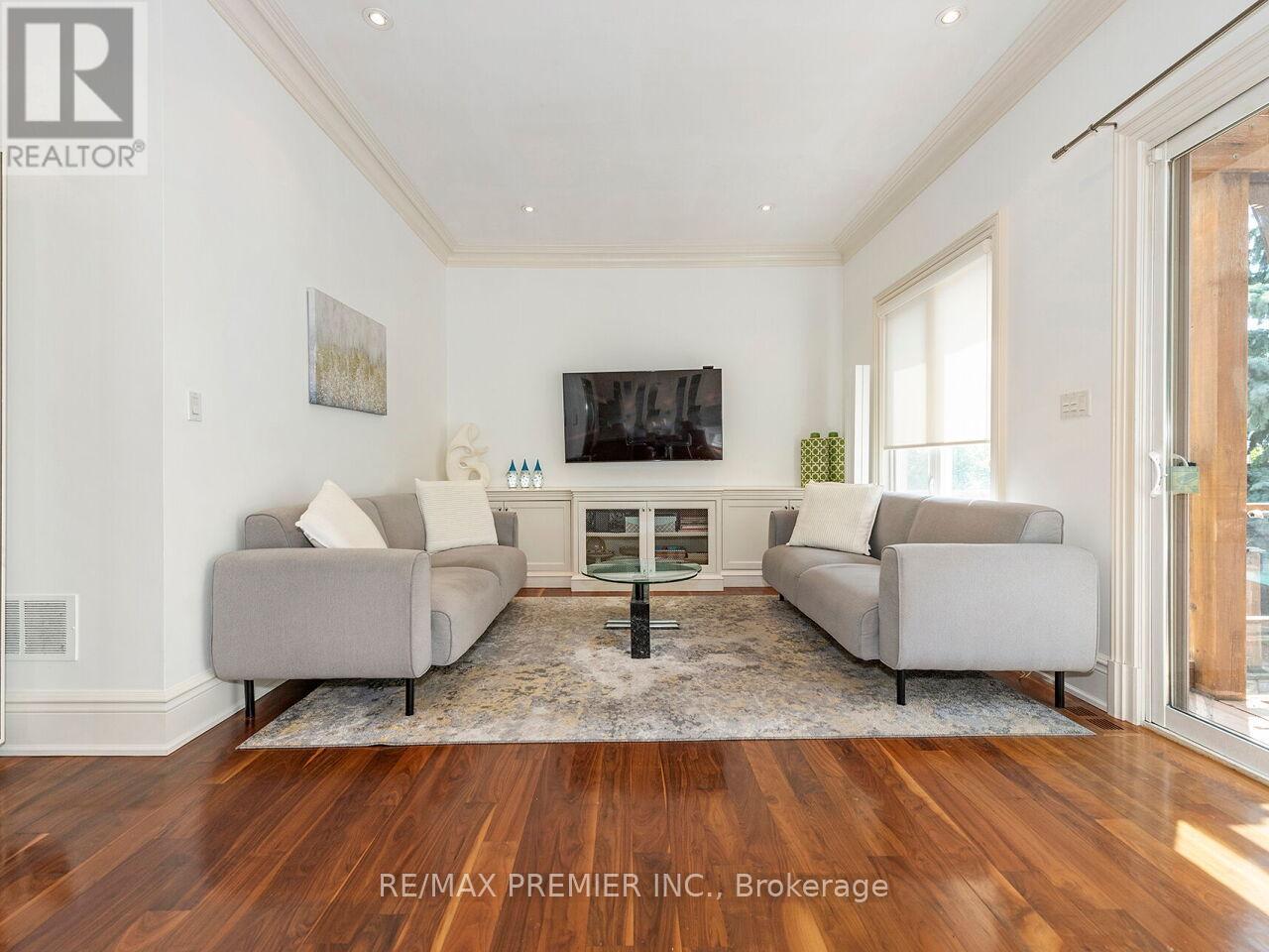 35 Yorkdale Crescent, Toronto, Ontario  M9M 1C2 - Photo 20 - W12796698